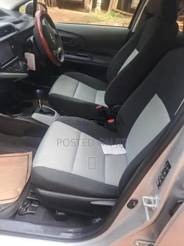 Toyota Aqua 2014 Car (Used)