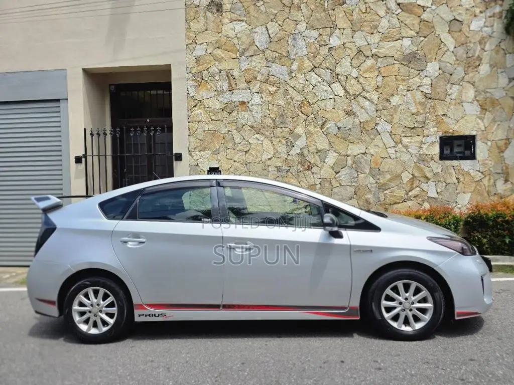 Toyota Prius S Touring 2012 Car (Used)