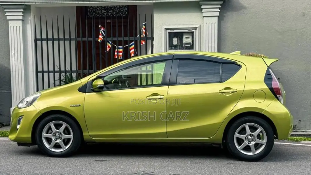 Toyota Aqua Urban 2015 Car (Used)