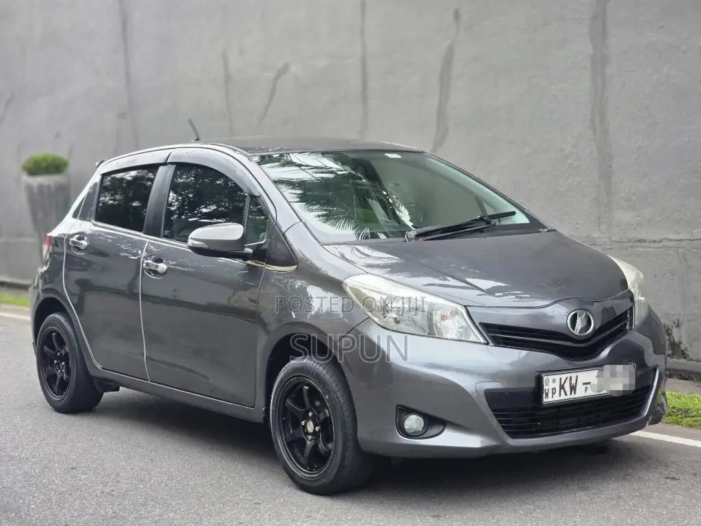 Toyota Vitz 2012 Car (Used)