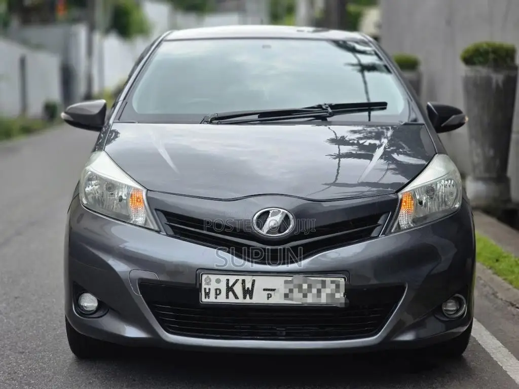 Toyota Vitz 2012 Car (Used)