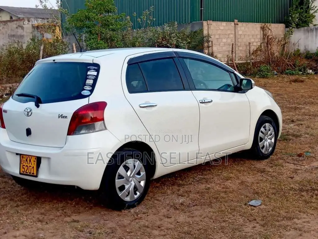 Toyota Vitz 2008 Car (Used)