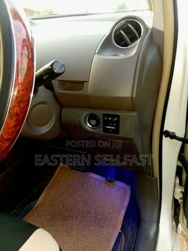 Toyota Vitz 2008 Car (Used)