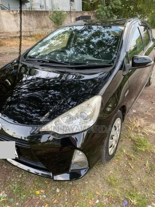 Toyota Aqua 2014 Car (Used)