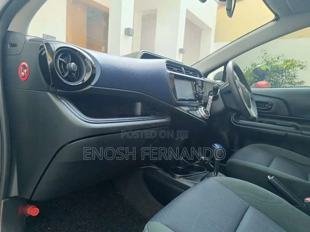 Toyota Aqua 2015 Car (Used)
