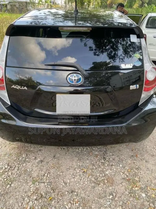 Toyota Aqua 2014 Car (Used)