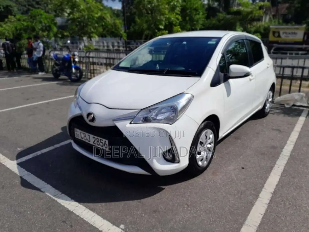 Toyota Vitz 2017 Car (Used)