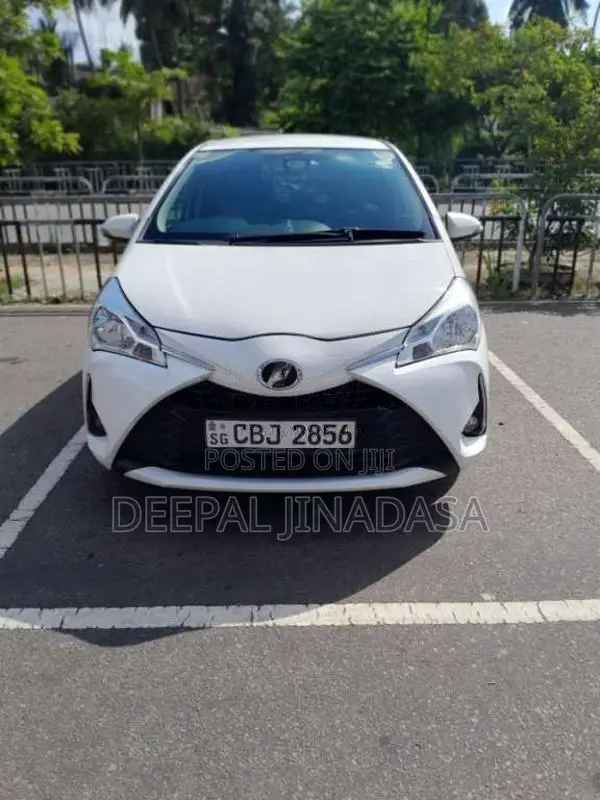 Toyota Vitz 2017 Car (Used)