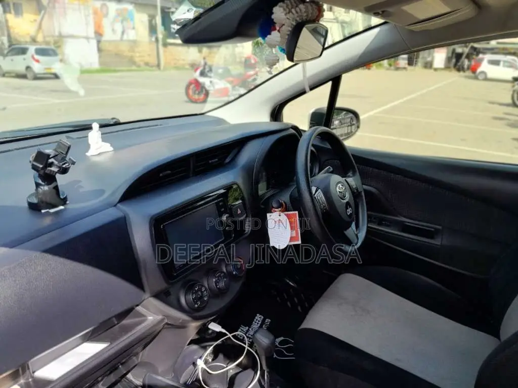 Toyota Vitz 2017 Car (Used)