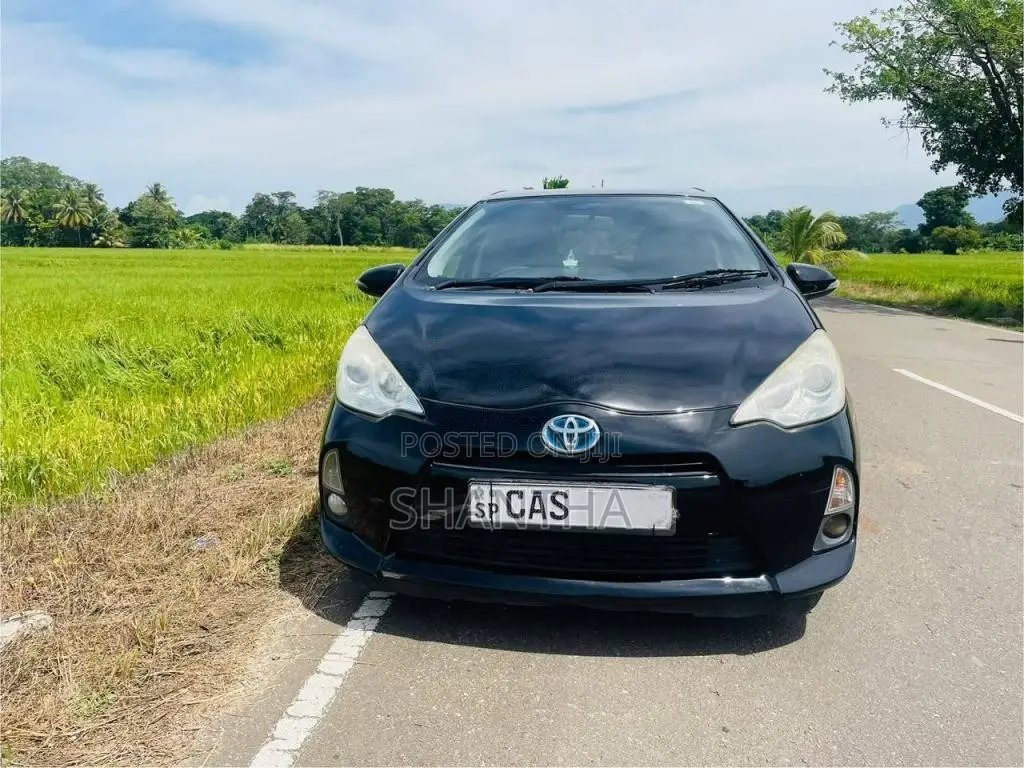 Toyota Aqua 2013 Car (Used)