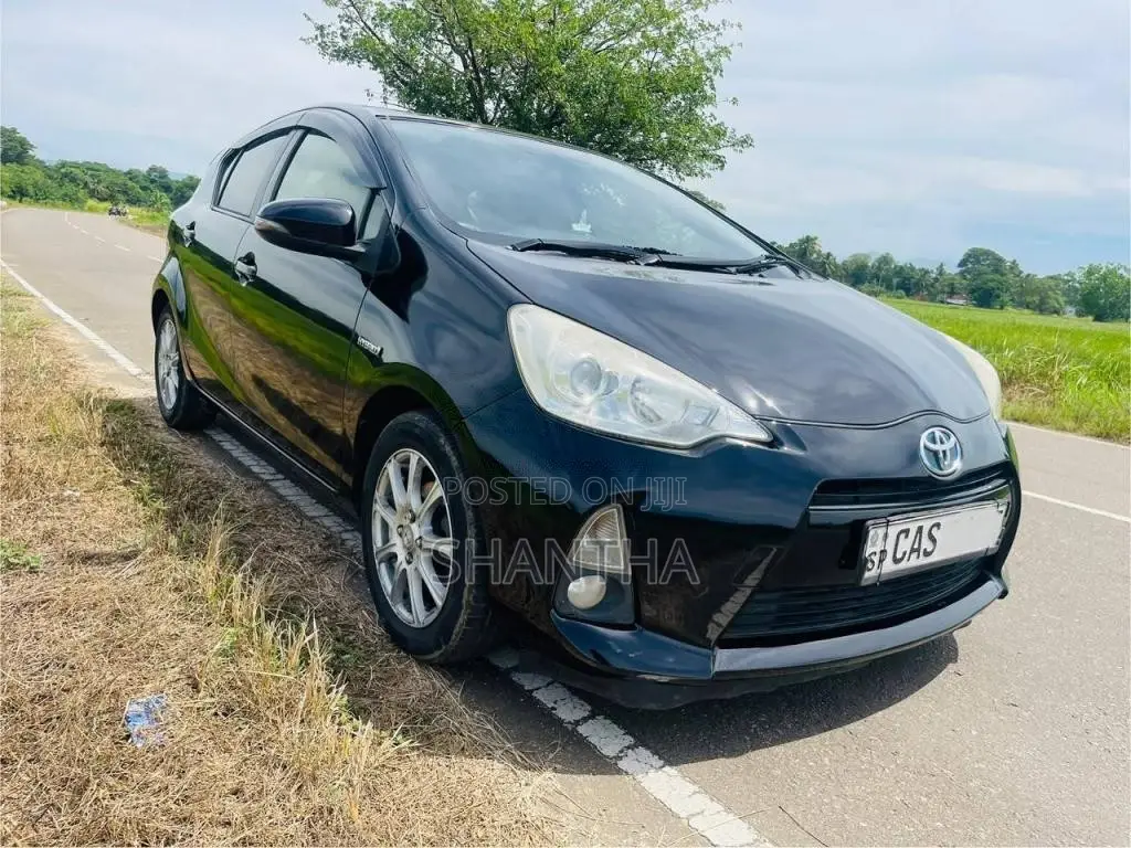 Toyota Aqua 2013 Car (Used)