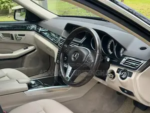 Mercedes-Benz E200 Avantgarde 2013 Car (Used)