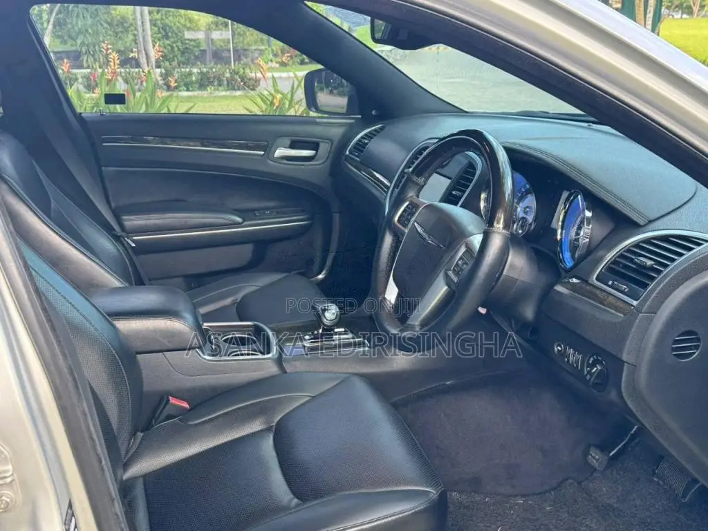Chrysler 300C 2012 Car (Used)