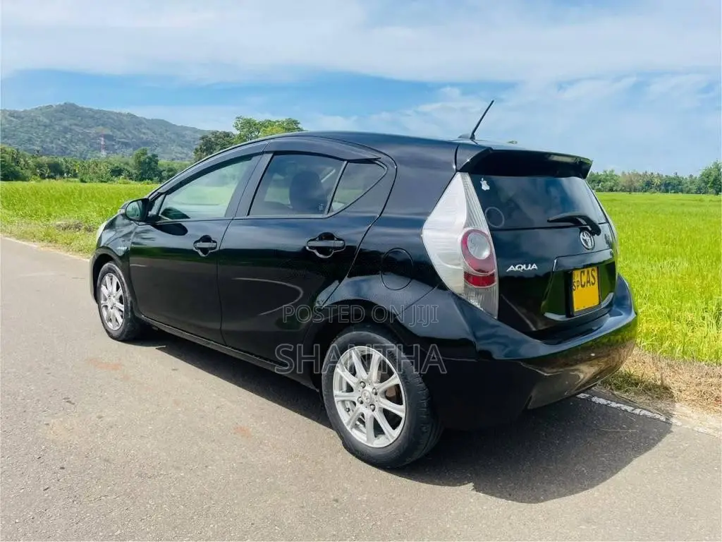 Toyota Aqua 2013 Car (Used)