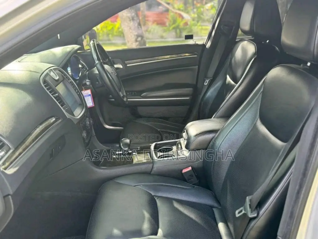 Chrysler 300C 2012 Car (Used)