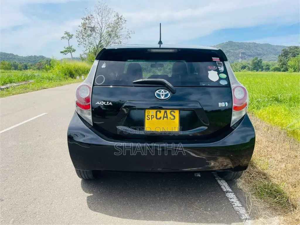 Toyota Aqua 2013 Car (Used)
