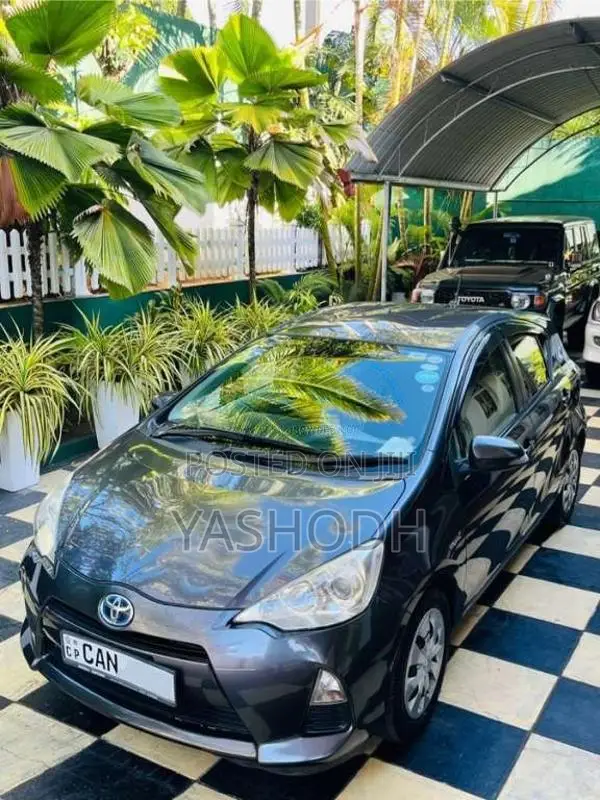 Toyota Aqua 2013 Car (Used)