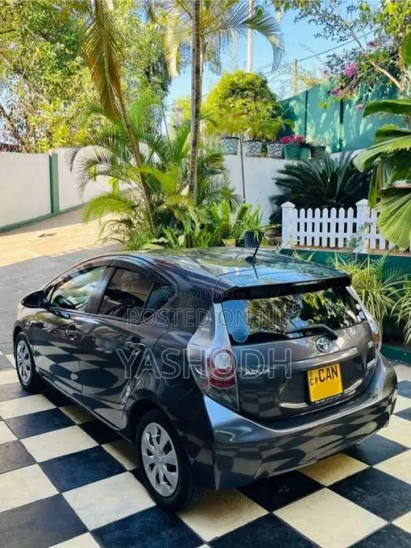 Toyota Aqua 2013 Car (Used)