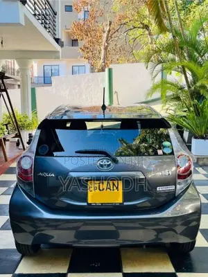 Toyota Aqua 2013 Car (Used)