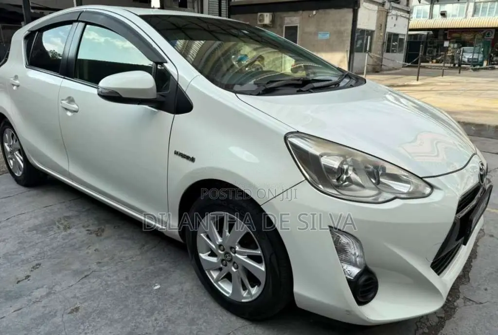 Toyota Aqua 2016 Car (Used)