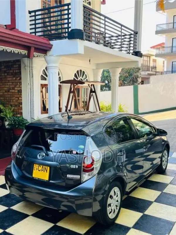 Toyota Aqua 2013 Car (Used)