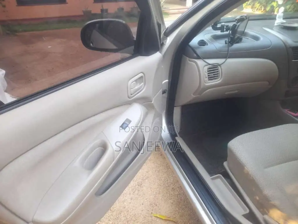 Nissan N17 2008 Car (Used)