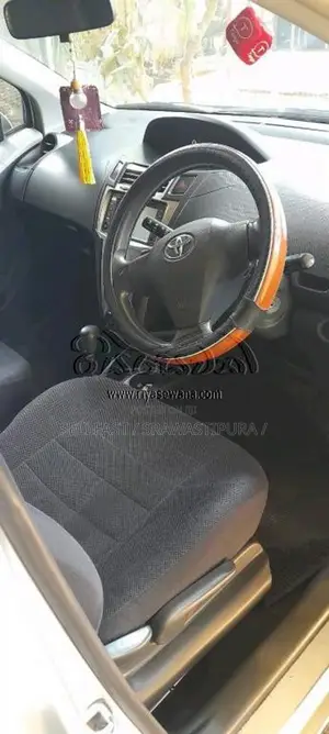 Toyota Vitz 2008 Car (Used)