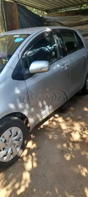 Toyota Vitz 2008 Car (Used)
