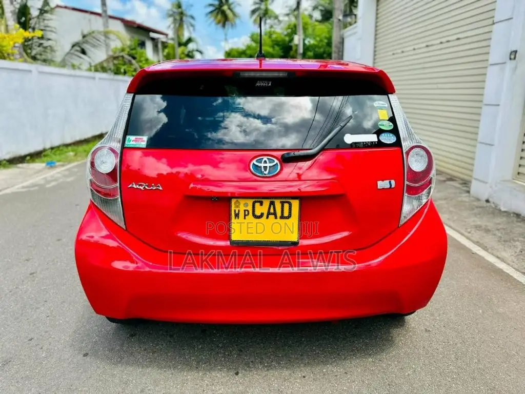 Toyota Aqua 2013 Car (Used)