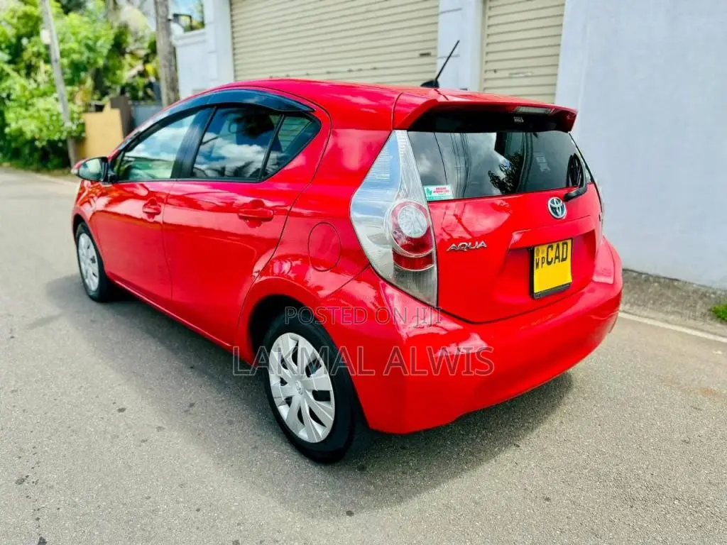 Toyota Aqua 2013 Car (Used)