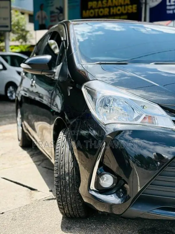 Toyota Vitz Safety 2017 Car (Used)