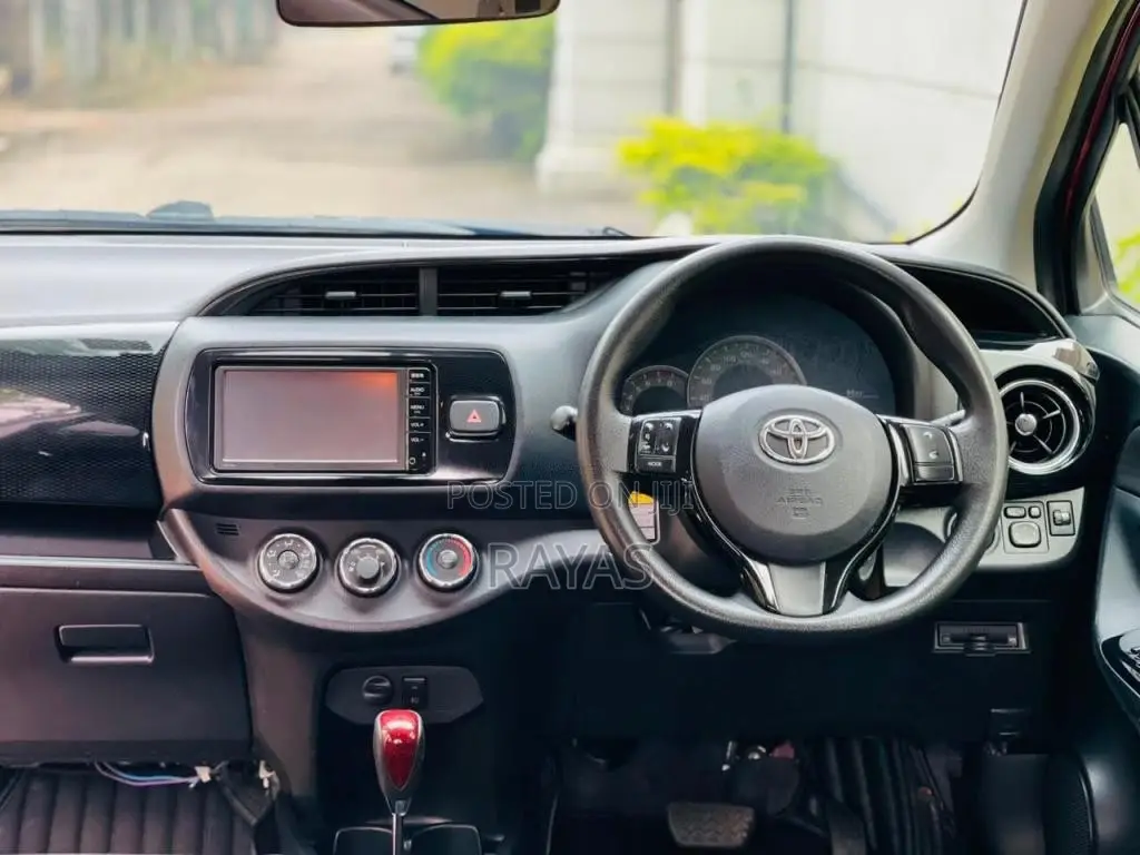 Toyota Vitz 2017 Car (Used)