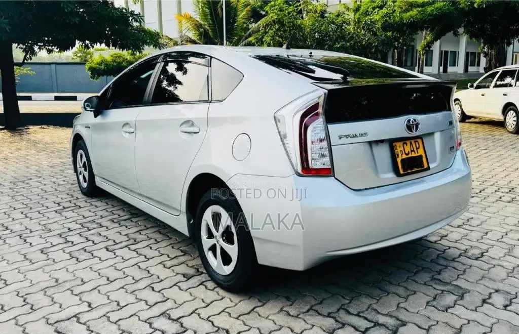 Toyota Prius G Grade 3rd Generation 2016 Car (Used)