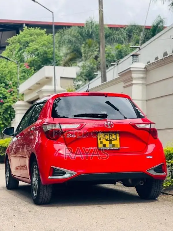 Toyota Vitz 2017 Car (Used)