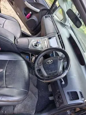 Toyota Prius 2012 Car (Used)