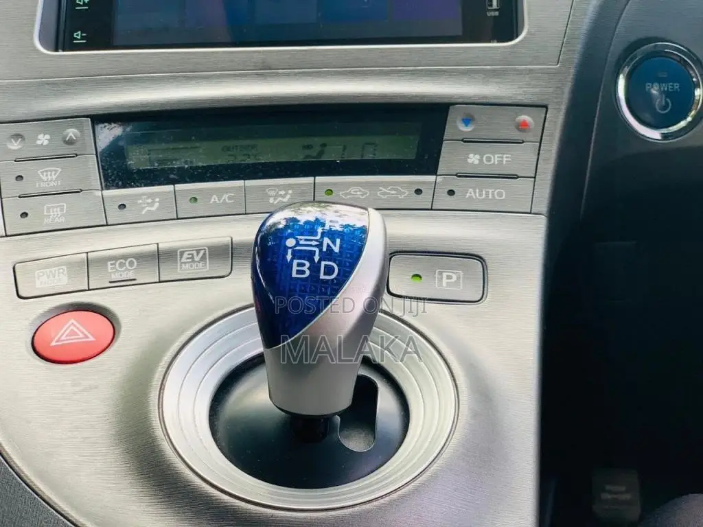 Toyota Prius G Grade 3rd Generation 2016 Car (Used)