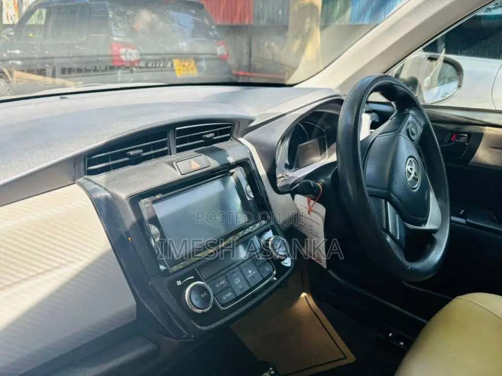Toyota Axio 2013 Car (Used)