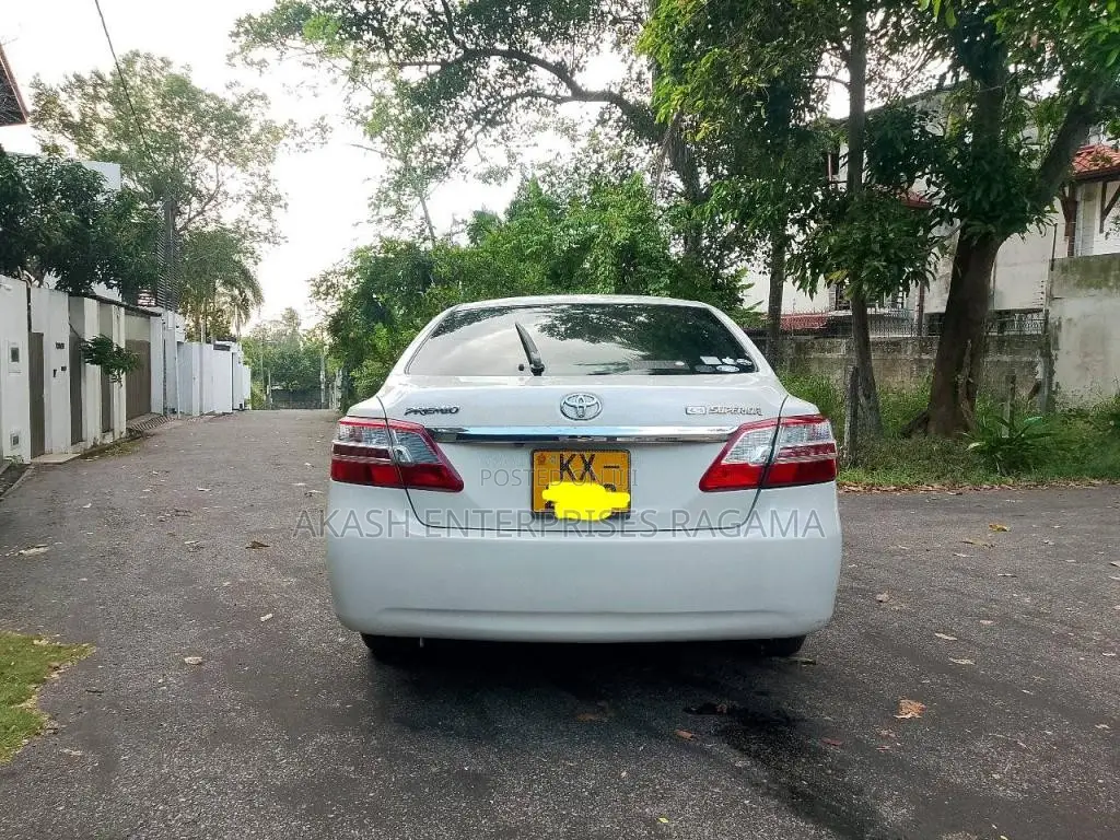 Toyota Premio 2013 Car (Used)