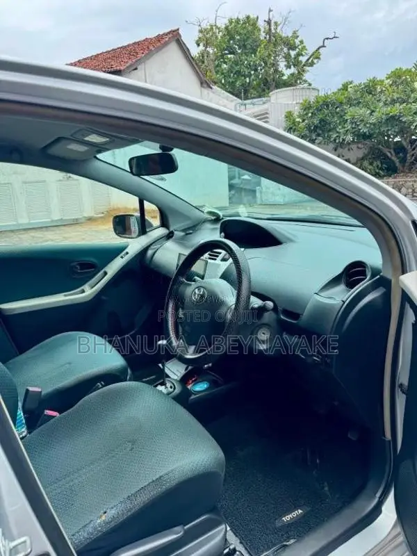 Toyota Vitz 2007 Car (Used)
