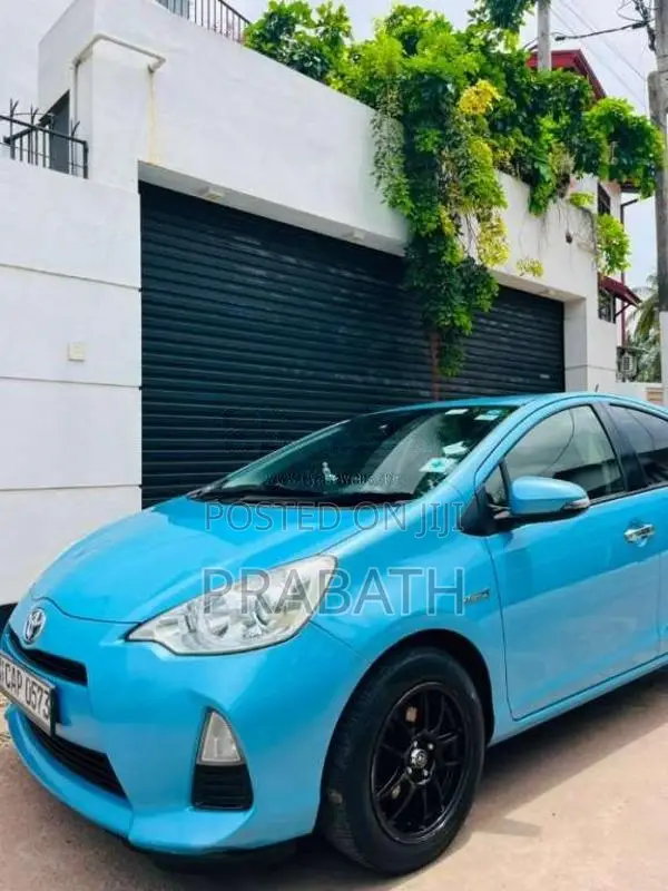 Toyota Aqua 2013 Car (Used)