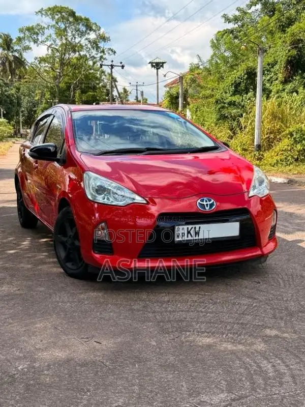 Toyota Aqua 2012 Car (Used)