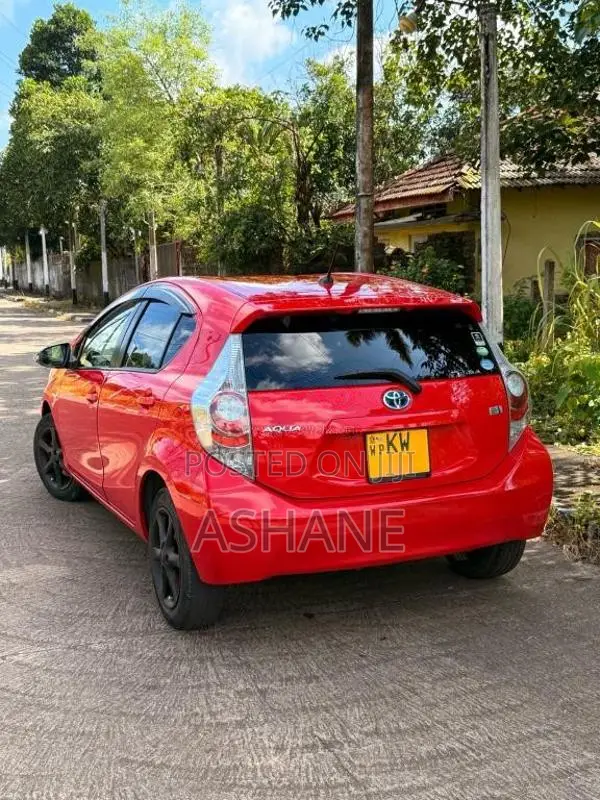 Toyota Aqua 2012 Car (Used)