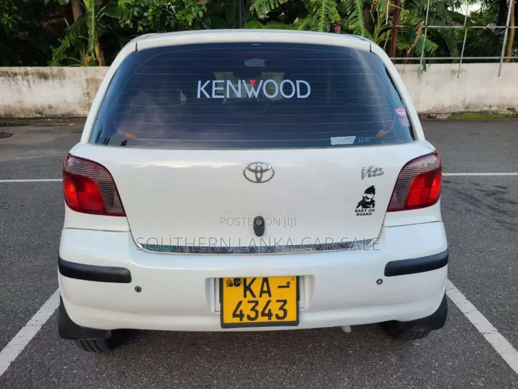 Toyota Vitz 2002 Car (Used)