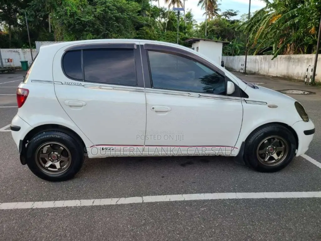 Toyota Vitz 2002 Car (Used)