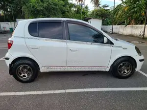 Toyota Vitz 2002 Car (Used)