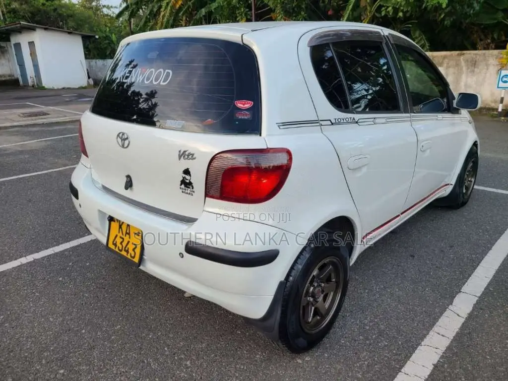 Toyota Vitz 2002 Car (Used)