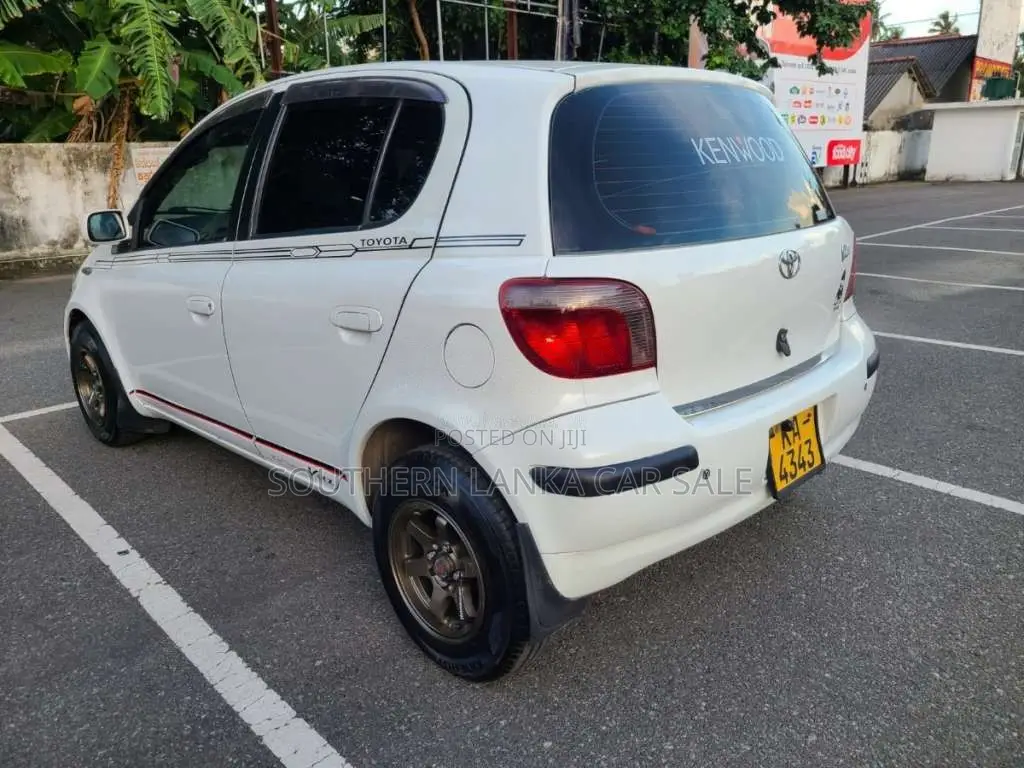 Toyota Vitz 2002 Car (Used)