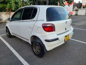 Toyota Vitz 2002 Car (Used)