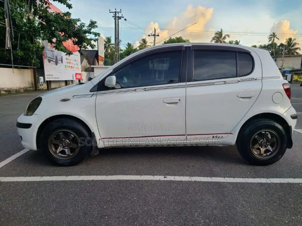 Toyota Vitz 2002 Car (Used)