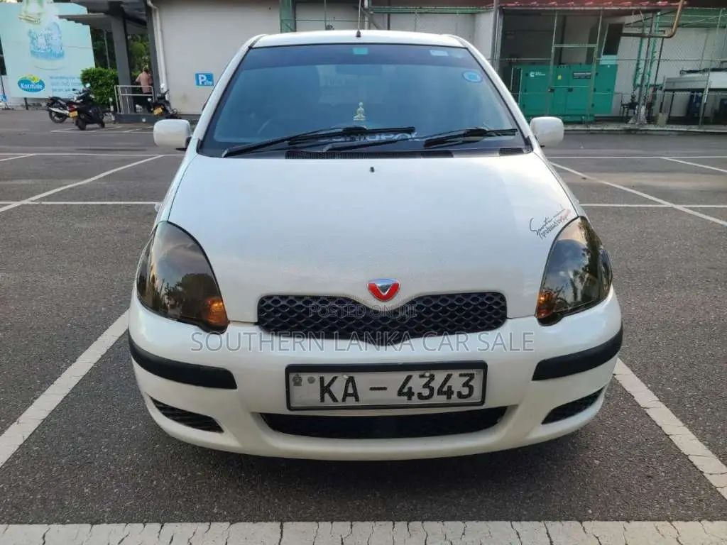 Toyota Vitz 2002 Car (Used)